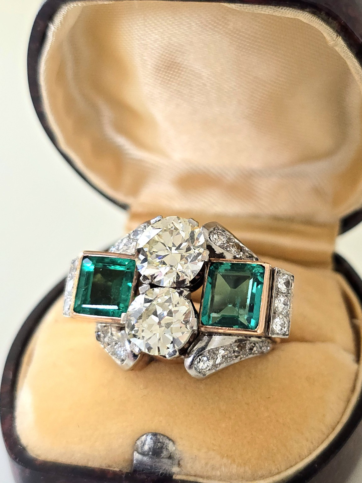 Emerald and diamond jewellery